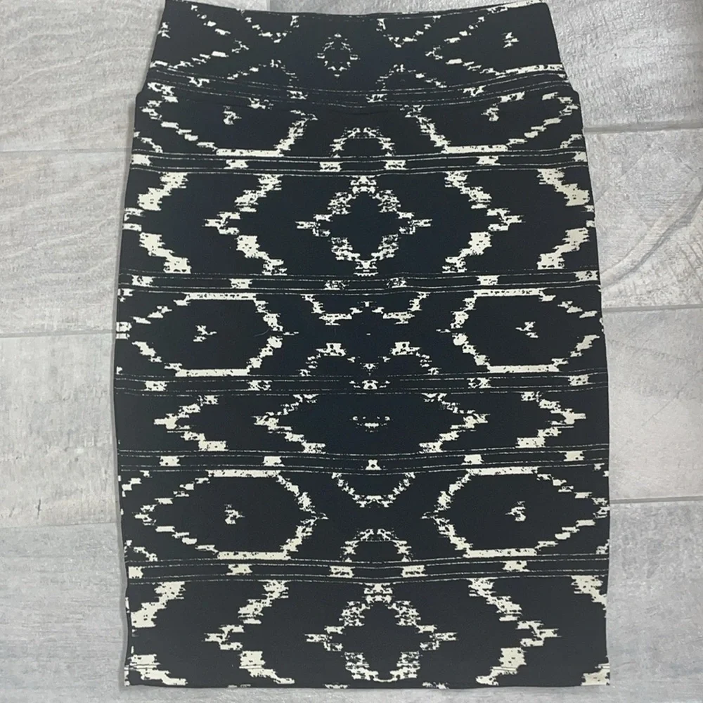 LuLaRoe Cassie Geometric Pencil Skirt, Women’s Size Medium - Picture 3 of 5